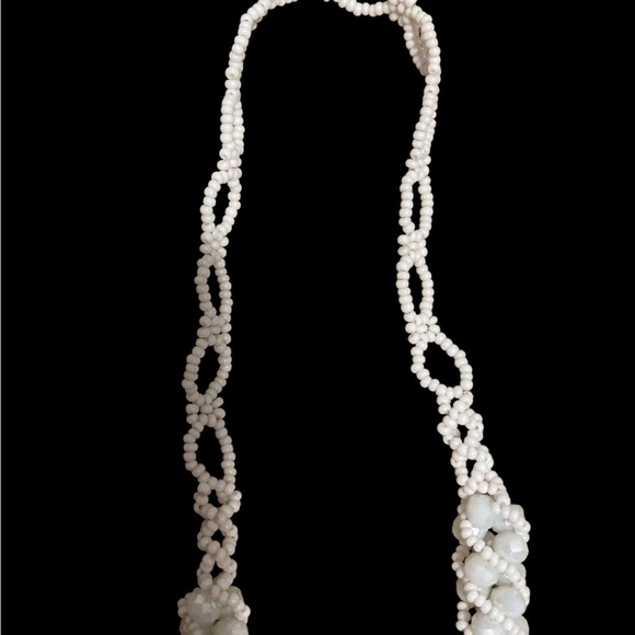 White Beaded Necklace with Glittery Faceted Beads and Spiralling Seed Beads NWOT - Picture 3 of 4
